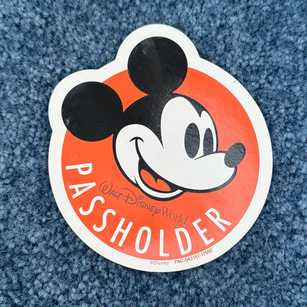 DISNEY | Annual Passholder Magnet - Mickey Mouse - NEW